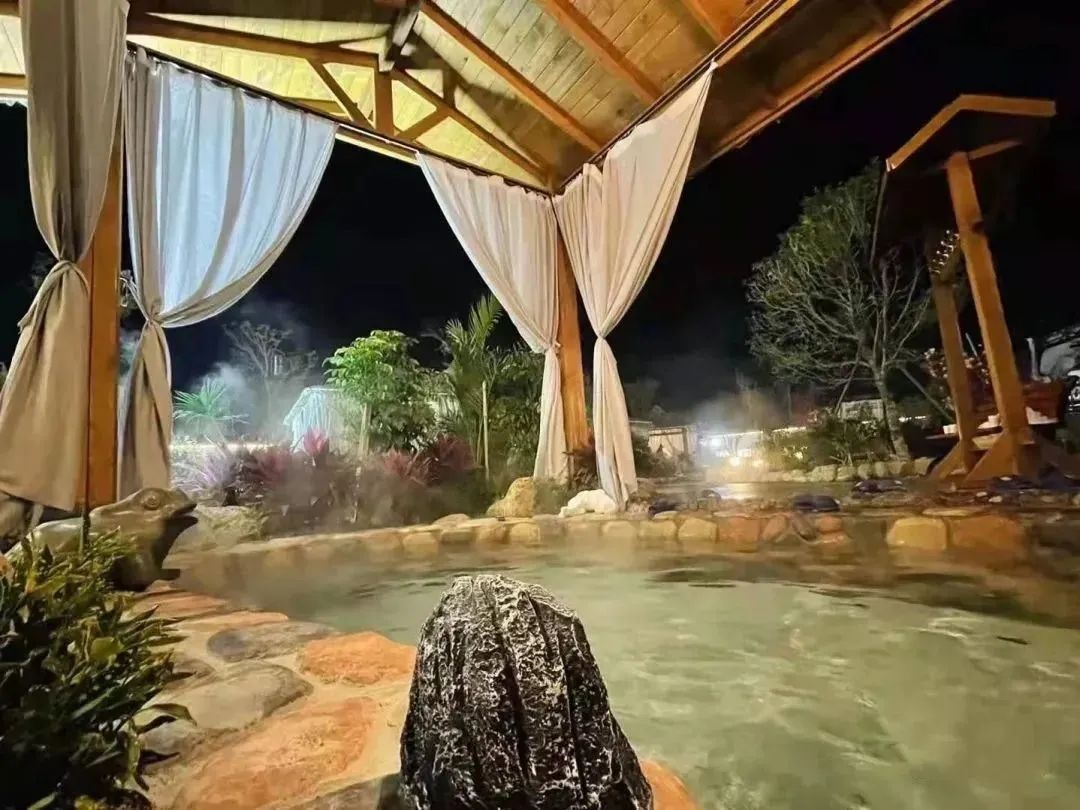 降温了，泡温泉才是正经事