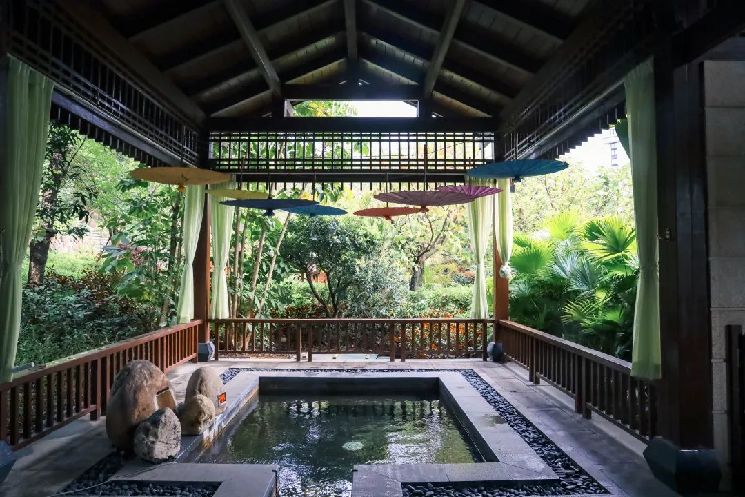 降温了，泡温泉才是正经事