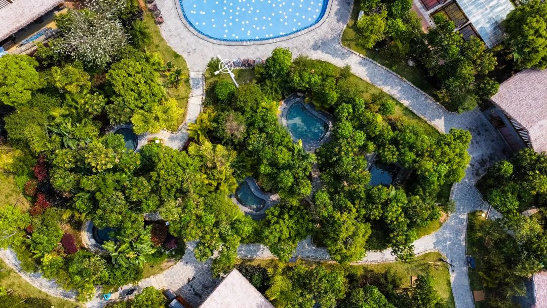 降温了，泡温泉才是正经事