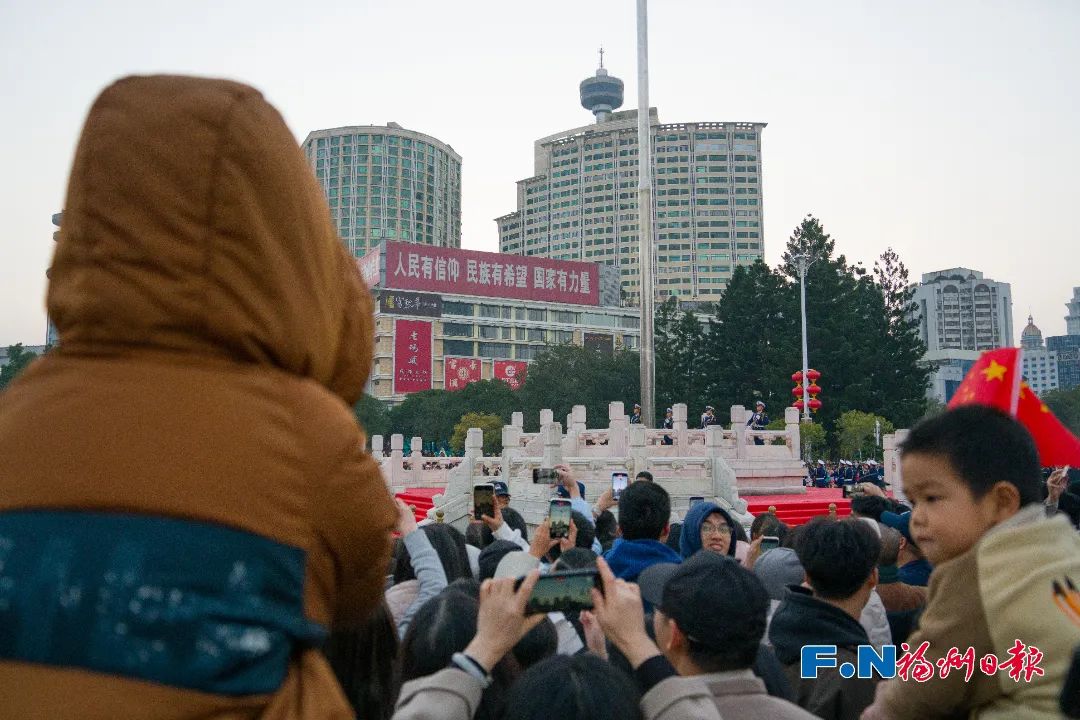 新年第一天！福州五一广场，升国旗，奏国歌！