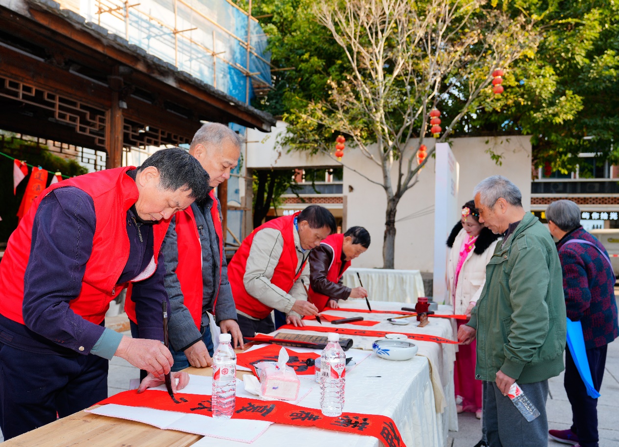 福州市福小艾&长者食堂防艾科普驿站投放仪式暨防艾宣传进社区活动举办