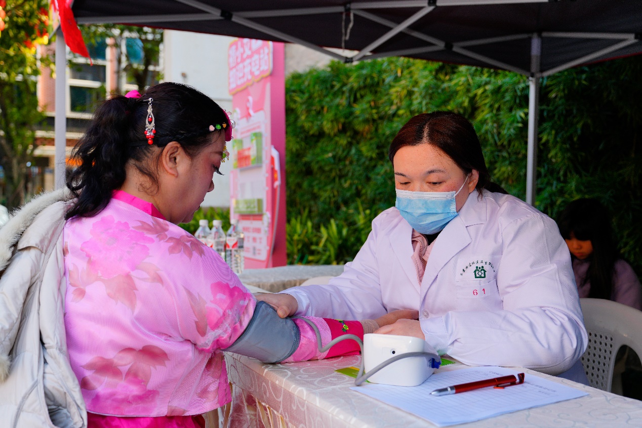 福州市福小艾&长者食堂防艾科普驿站投放仪式暨防艾宣传进社区活动举办