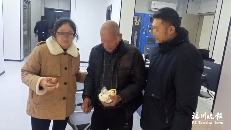 福州一老人寒夜走失 网友接力寻回