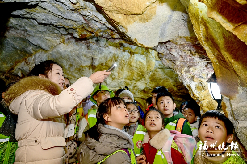 福州晚报写作训练营走进中国寿山石馆