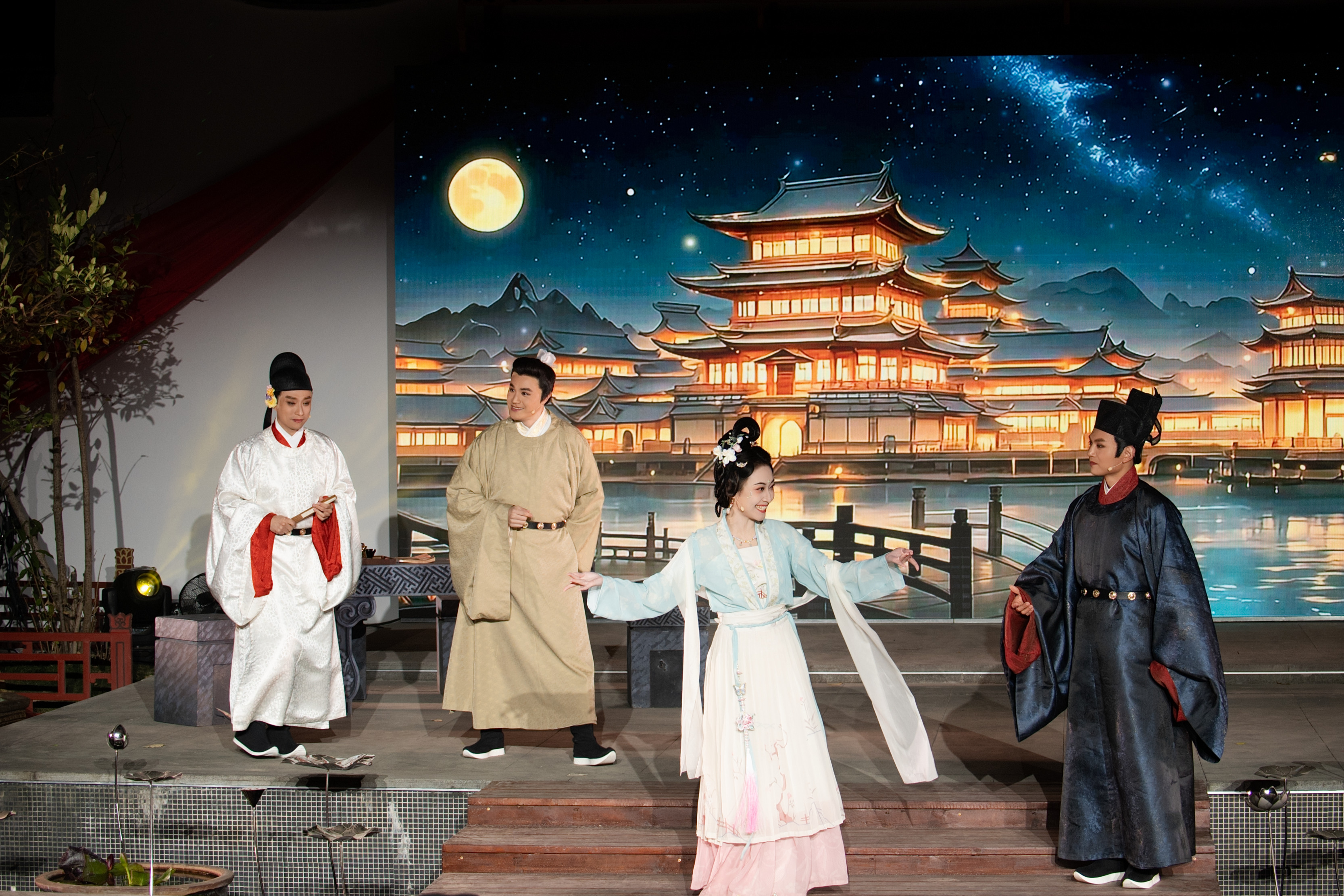 福建创新打造“周末戏相逢”文艺品牌 《宋韵千年·诗词福建》福州西湖上演