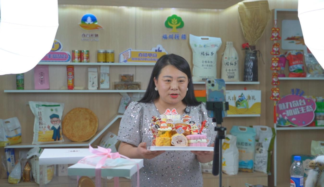 燃爆直播间！奇台县第二届电商直播大赛成功举行