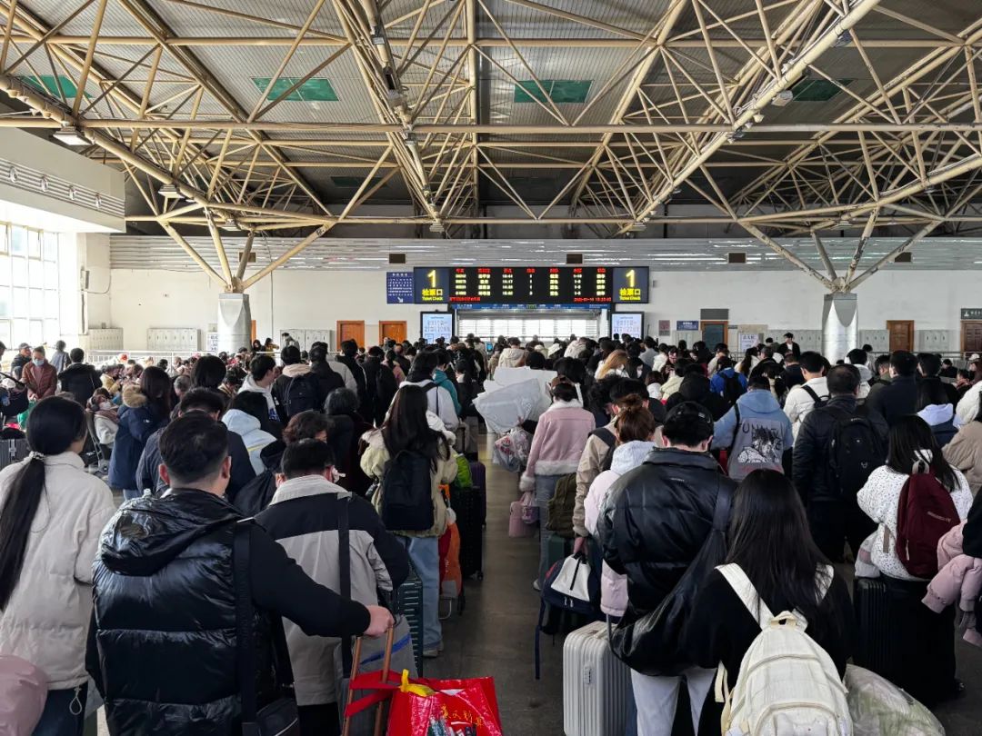春运第二天 福州火车站预计发送旅客8万人次