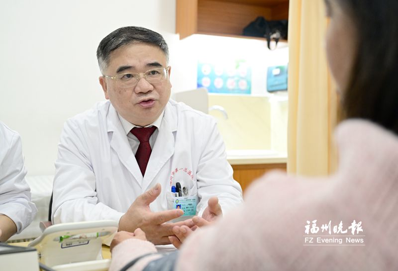 福州神经内科专家、双博士后卢晓东的医者情怀：接诊46人 上午门诊看到下午3时