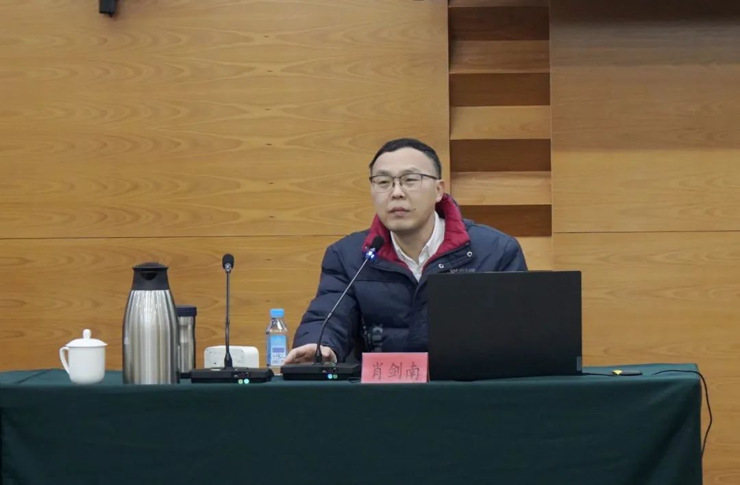 福州高新区党工委理论学习中心组开展集中学习