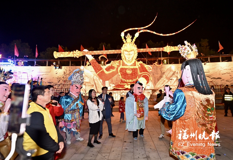 【网络中国节·春节】“网络大V行”走进“两马”灯会 两岸粉丝矩阵超过2000万