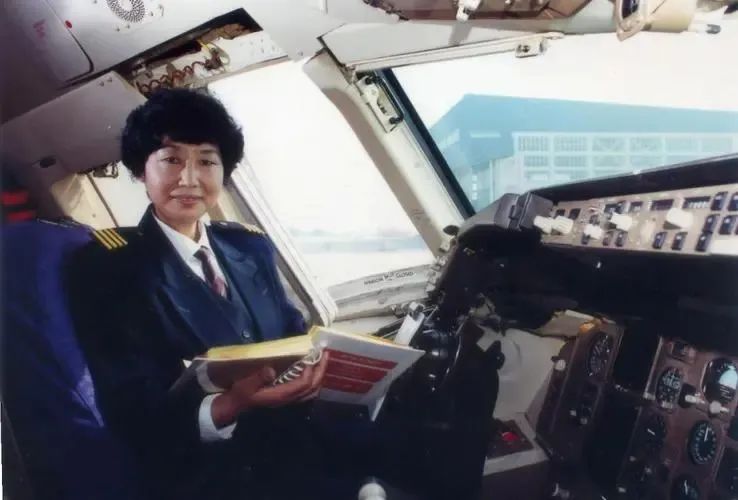 痛别！厦航传奇女飞行员逝世