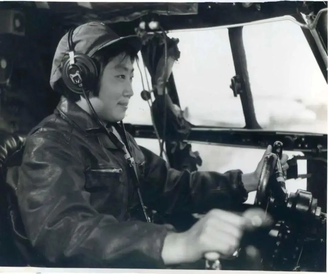 痛别！厦航传奇女飞行员逝世