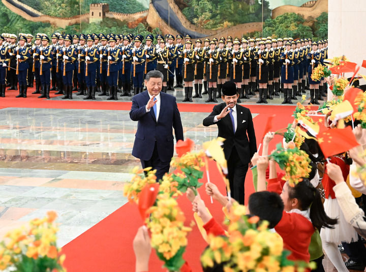 习近平同文莱苏丹哈桑纳尔会谈