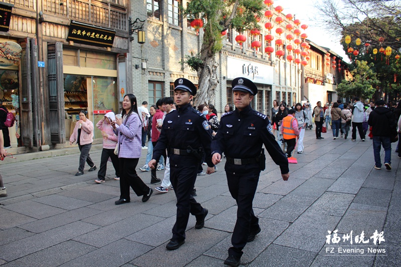 鼓楼警方节日“不打烊” 平安是最好的“年货”