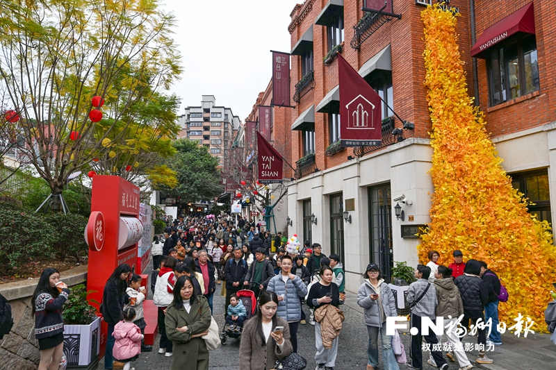逛古巷品民俗赏花灯尝美食 福州节后旅游市场热度不减