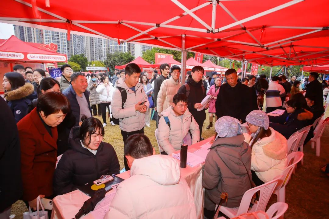 人气拉满，岗位近万！这场招聘会在福州高新区举行