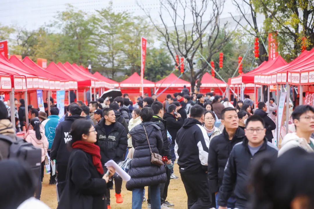 人气拉满，岗位近万！这场招聘会在福州高新区举行