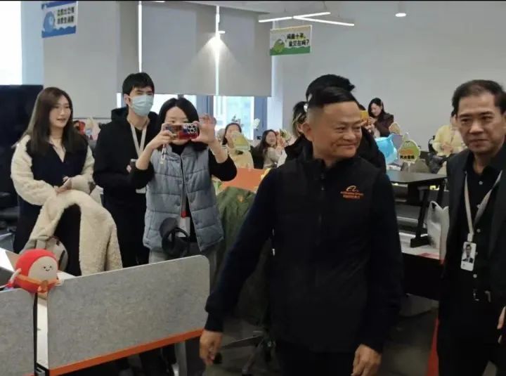刚刚，马云现身！