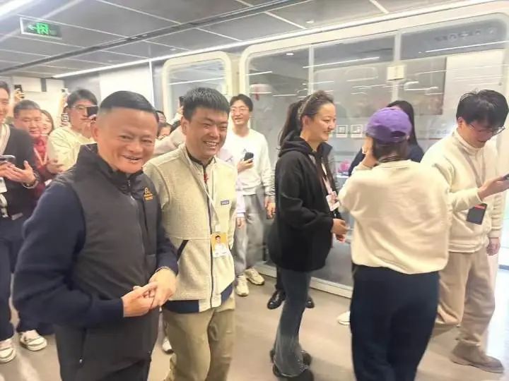 刚刚，马云现身！