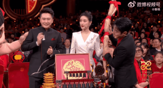 百亿影帝现场“打人”？这个热搜亮了……