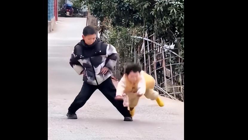 两千万粉丝小网红母亲回应摆拍质疑