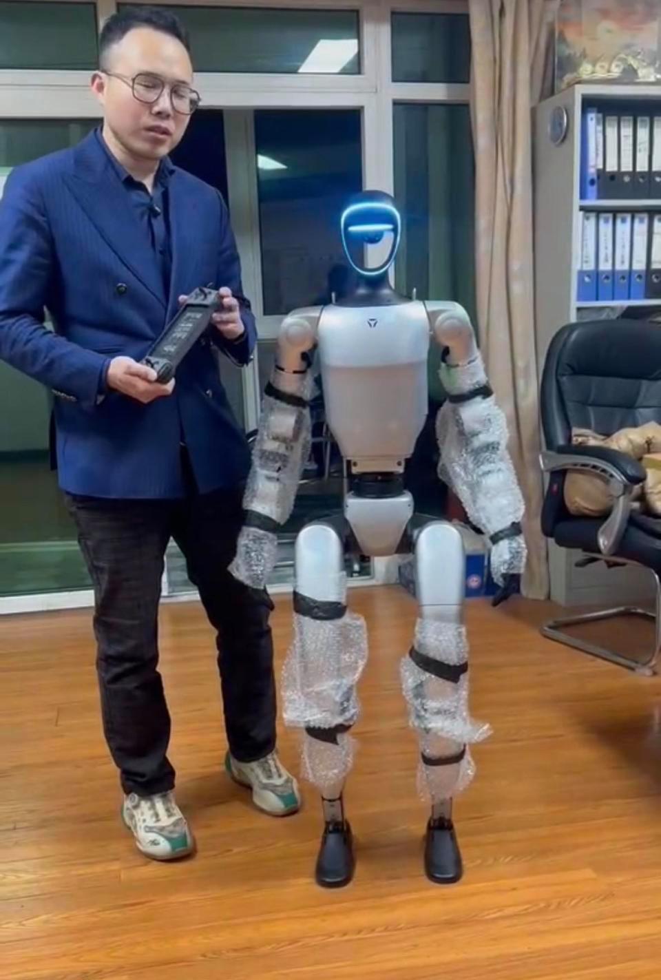 男子30万买宇树机器人：有点失望