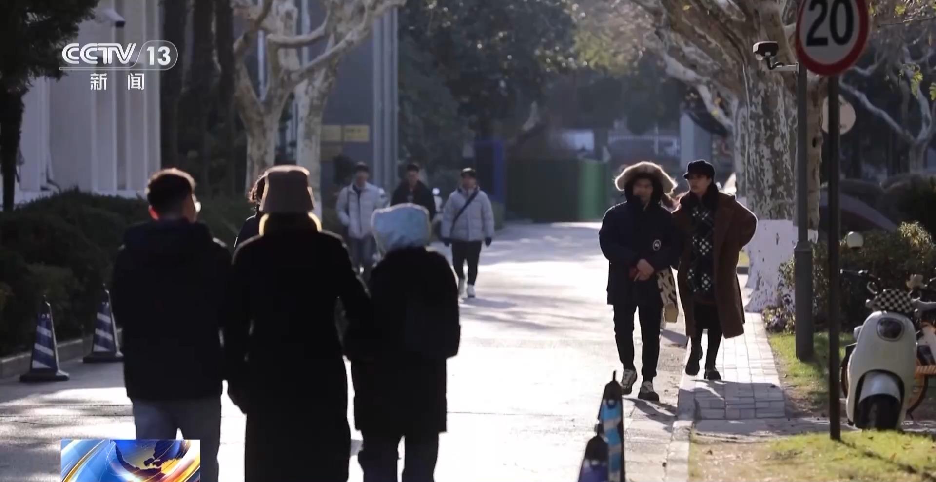 大学生论文“AI味儿”渐浓？使用AI工具 各高校“立规矩”了→