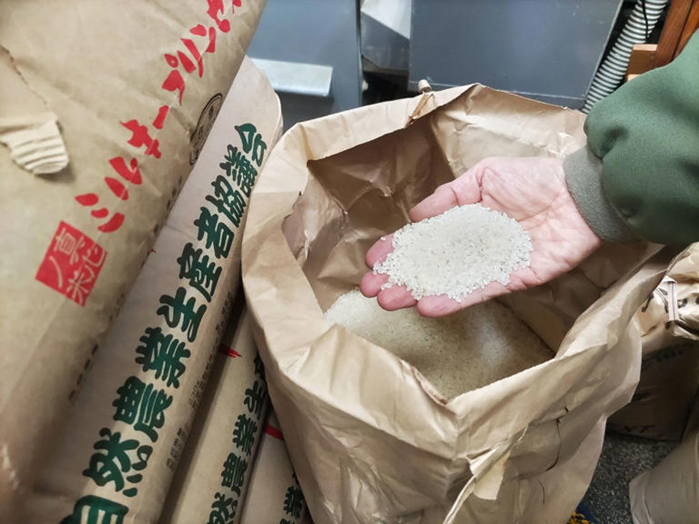 大米价格暴涨90%，日本“米荒”到底怎么回事？