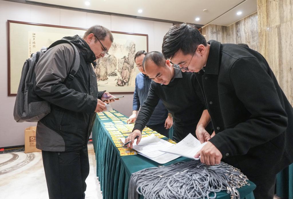 全国两会新闻中心开张！3000多名中外记者报名