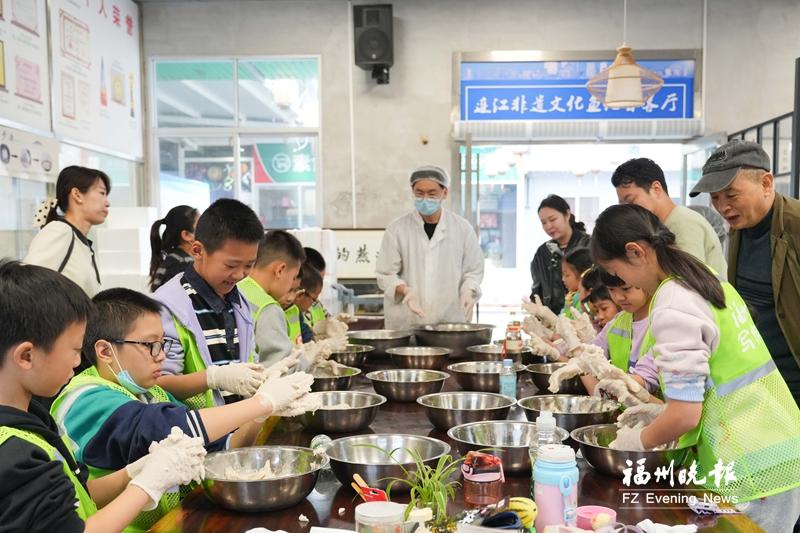 福州晚报写作训练营探秘“鱼丸之乡” “四个一”收获满满