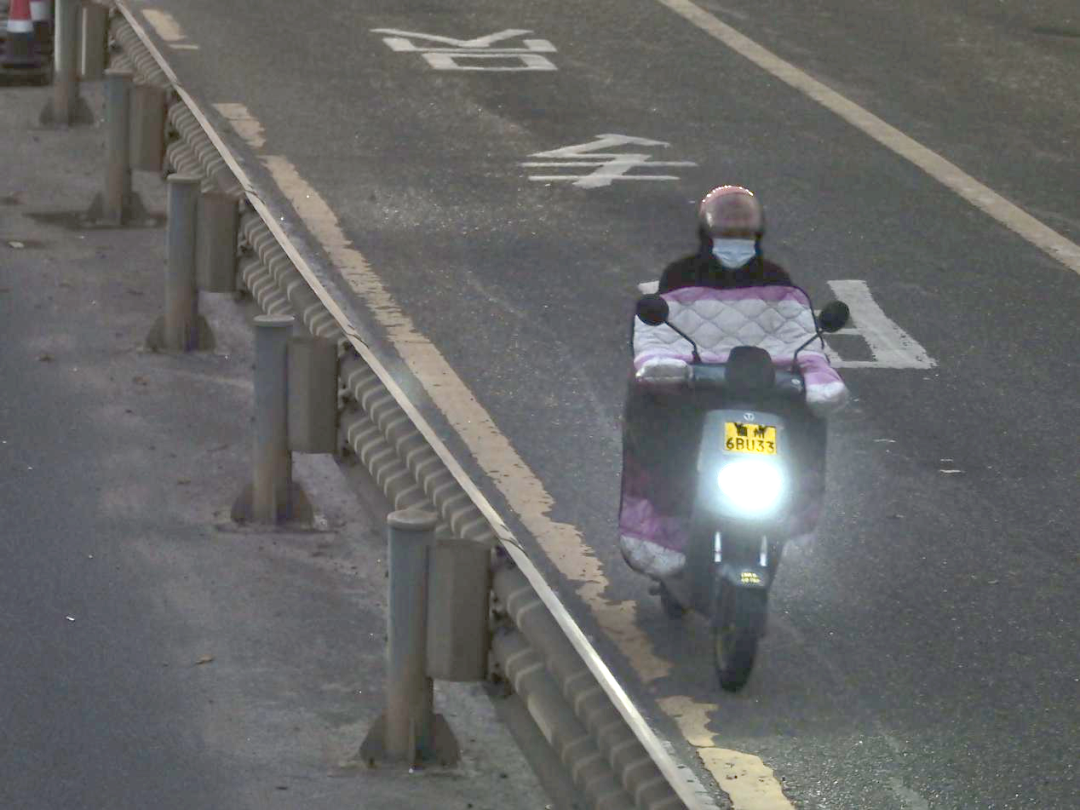 占用机动车道！福州高新区这些电动车被曝光！