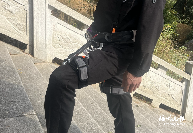 外骨骼机器腿助你登顶石竹山 5日至20日每天有一个免费体验名额