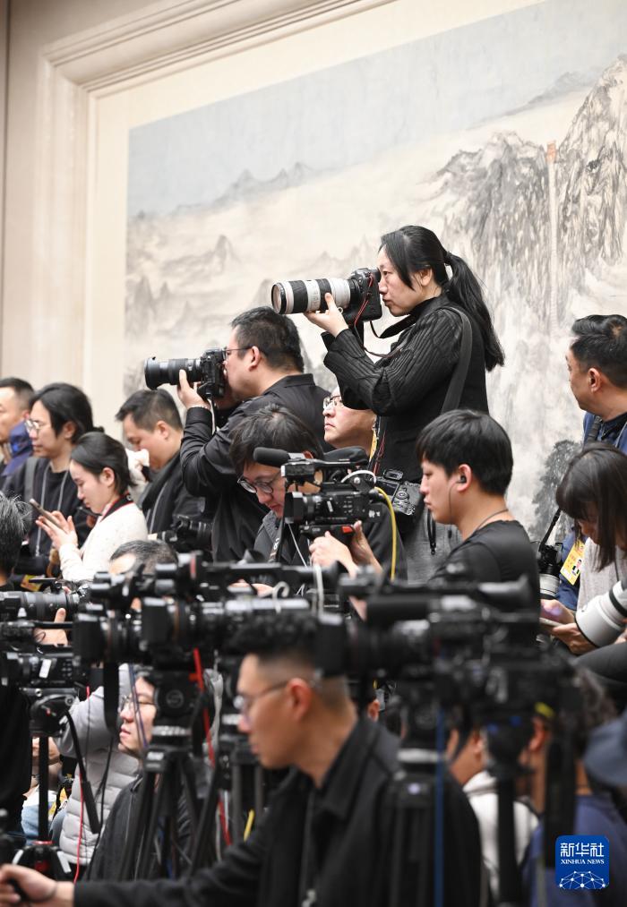 全国政协十四届三次会议举行新闻发布会