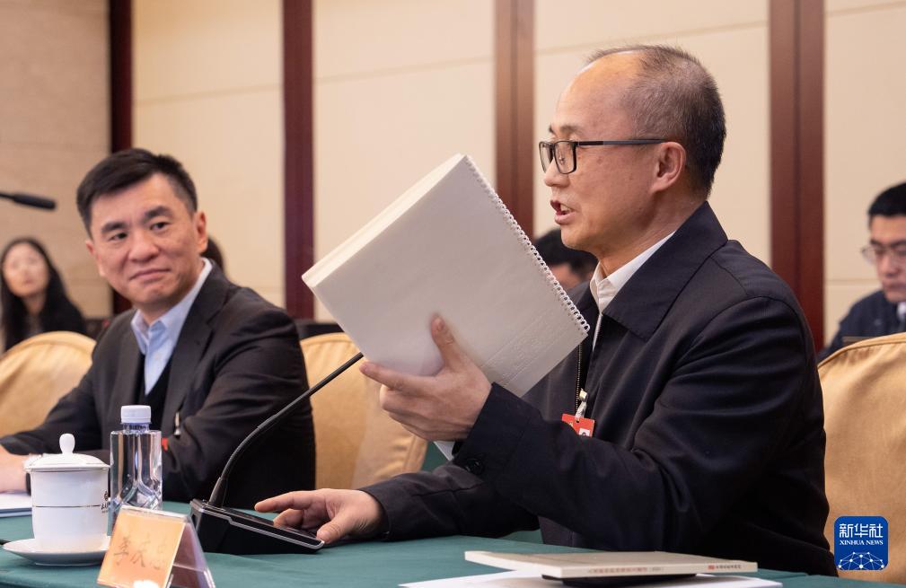 来触摸这份特殊的政府工作报告