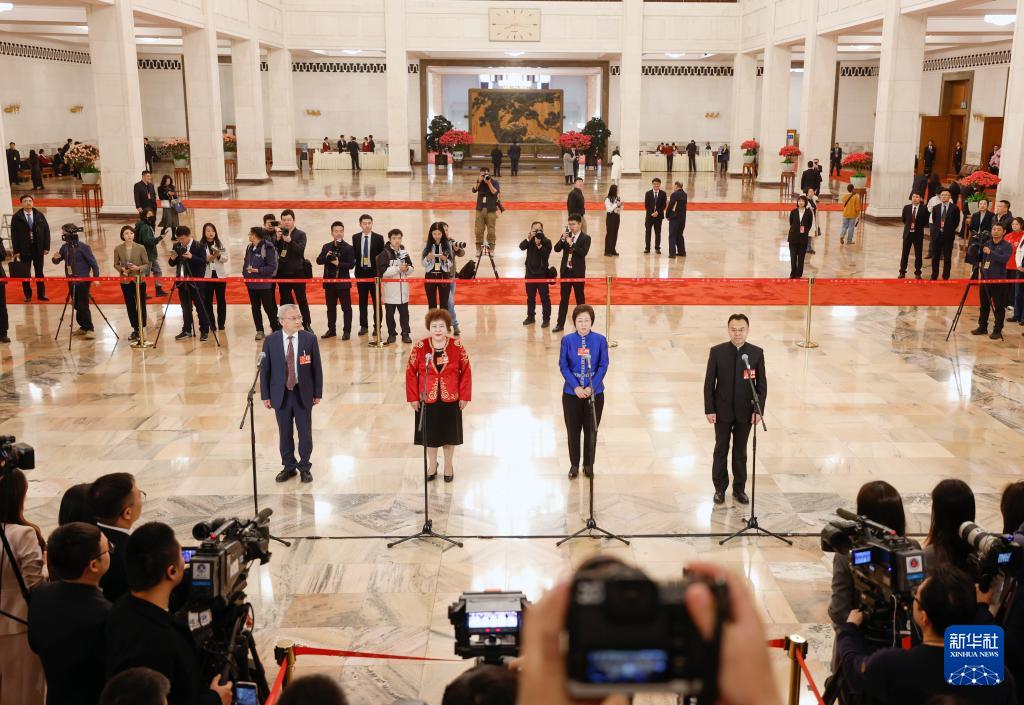 聚焦第二场“委员通道”