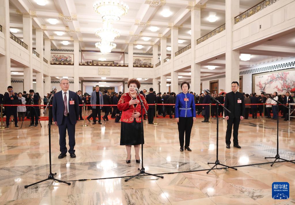 聚焦第二场“委员通道”