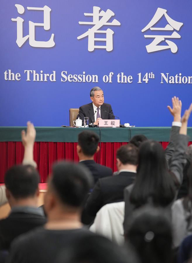 王毅回答中外记者提问