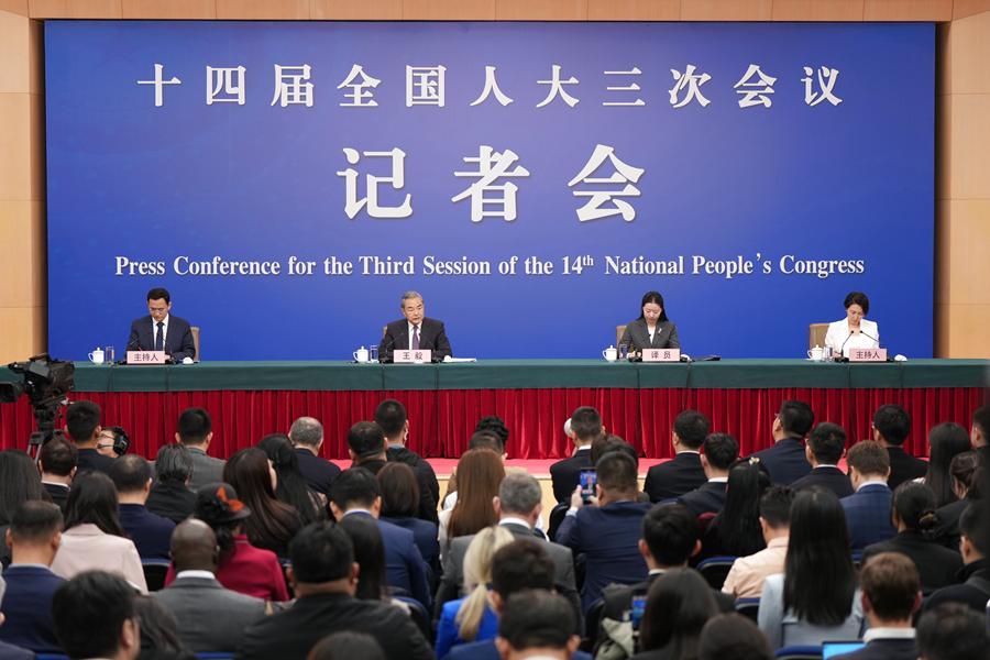 王毅回答中外记者提问