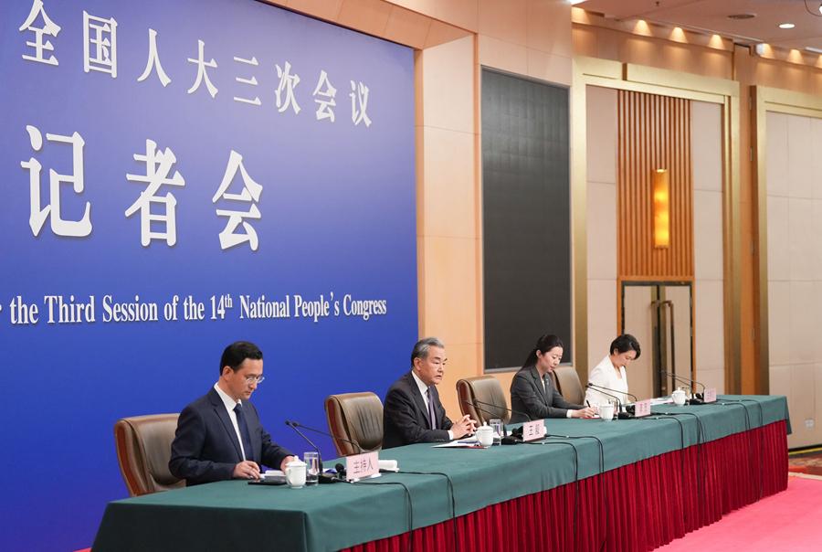 王毅回答中外记者提问