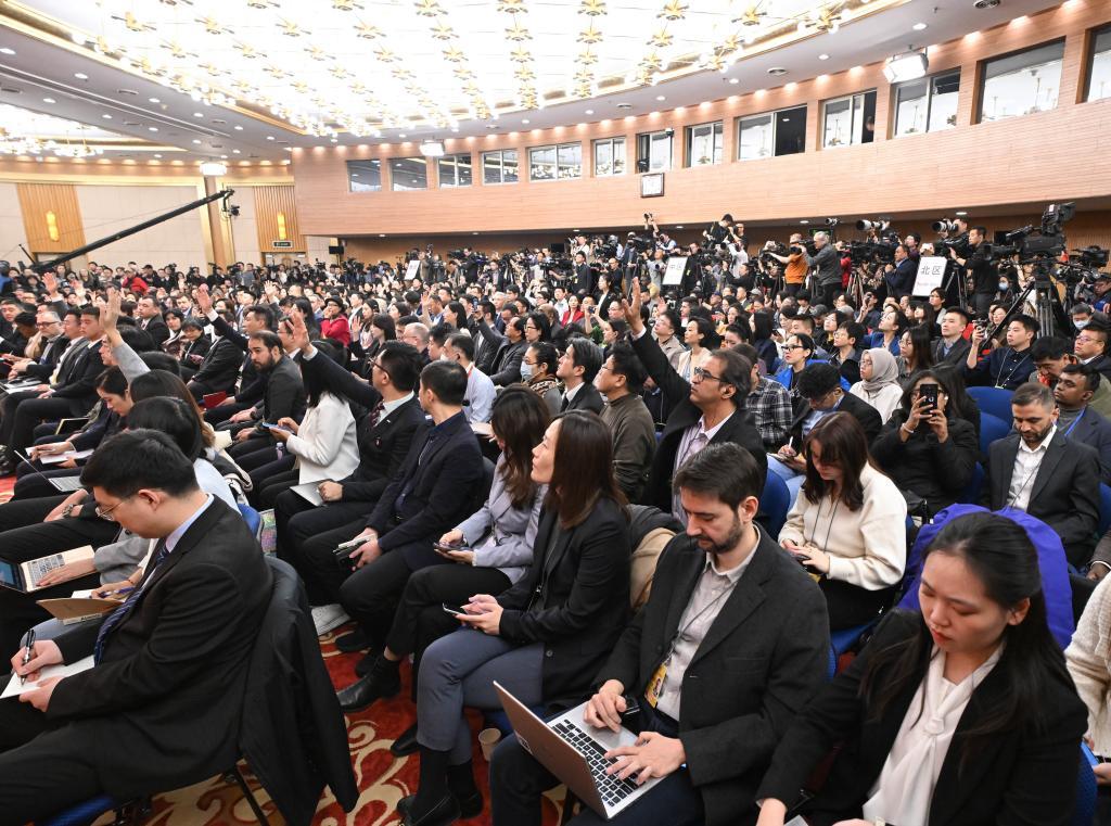 王毅回答中外记者提问