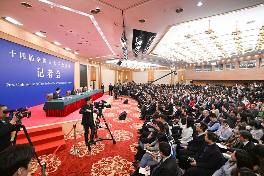 王毅回答中外记者提问