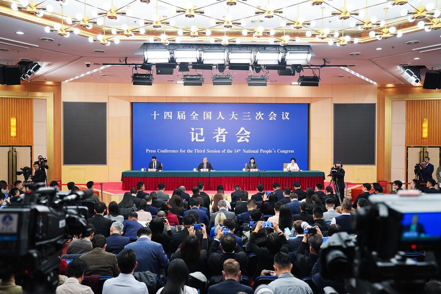 王毅回答中外记者提问