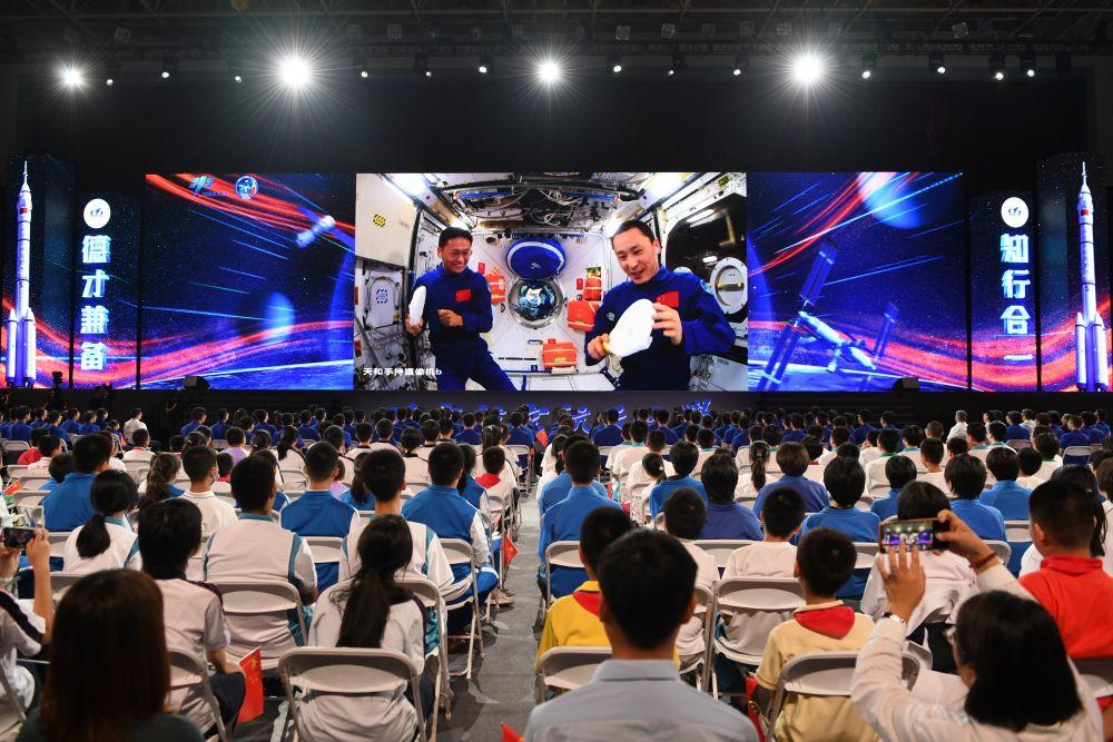 镜观·领航｜教育强则国家强