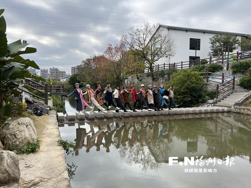 银发旅游迎来旺季：定制出行兴起 参团门槛待破