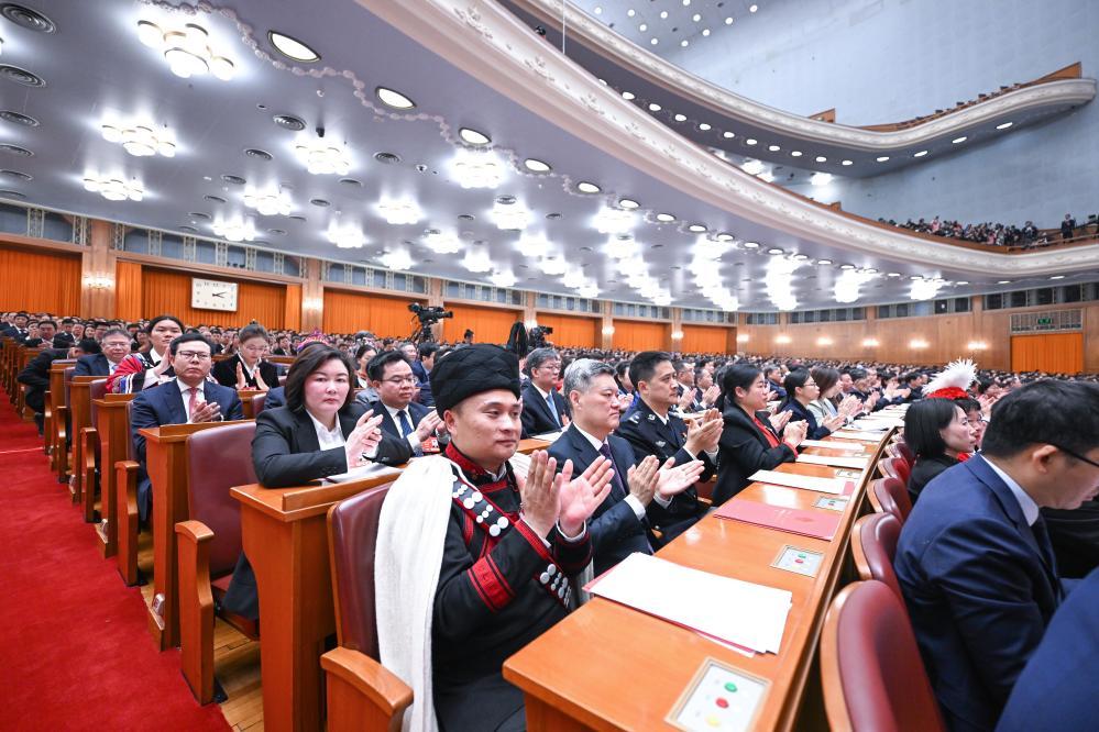 十四届全国人大三次会议举行闭幕会