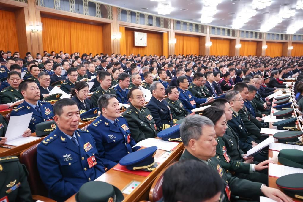 十四届全国人大三次会议举行闭幕会