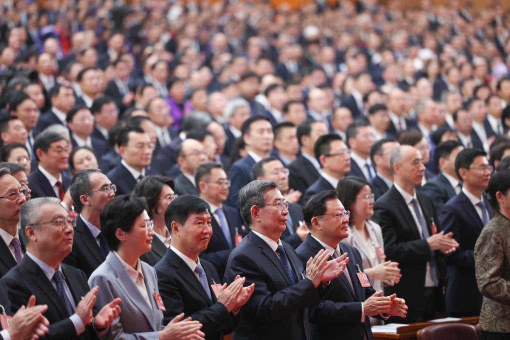 十四届全国人大三次会议举行闭幕会