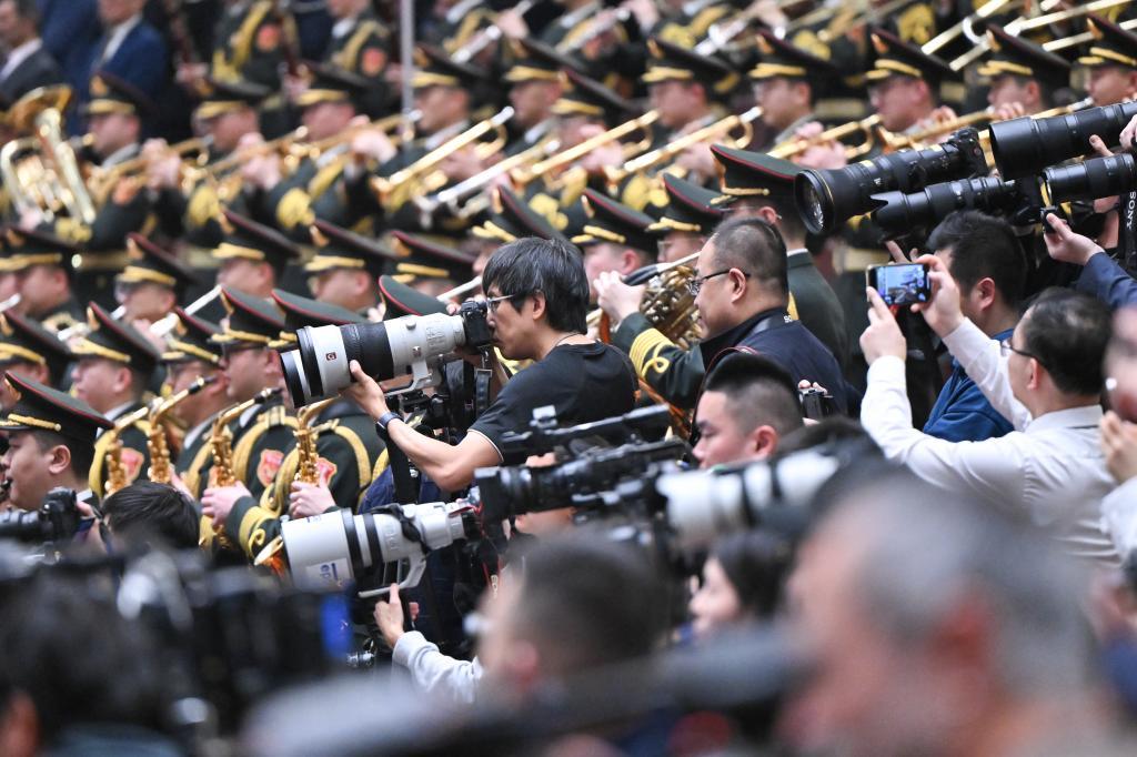 十四届全国人大三次会议举行闭幕会