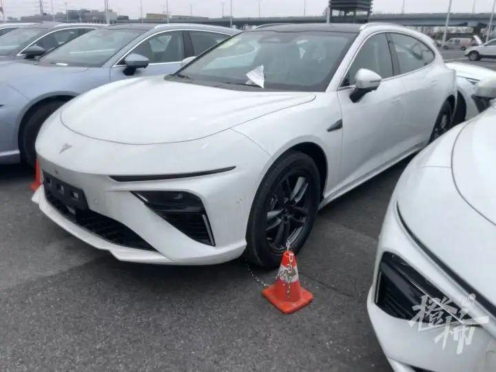 17万的哪吒增程车成了老头乐