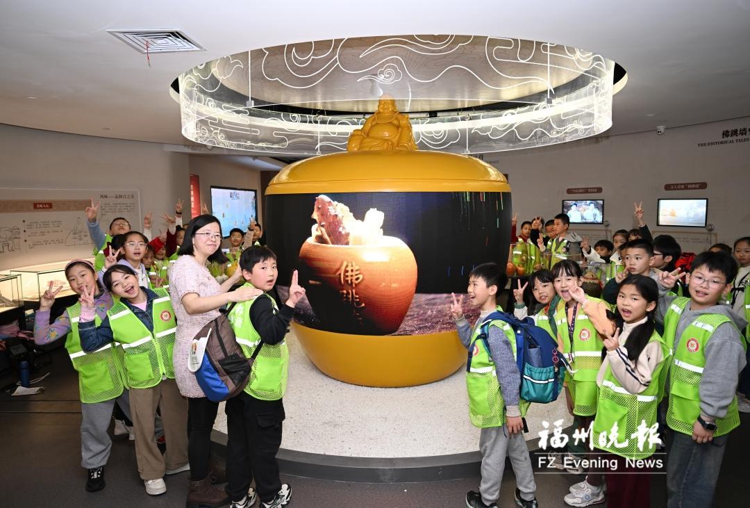 福州晚报写作训练营定制团逛 “闽菜大观园”品闽都福味